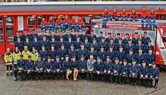 Alle Angehörigen der Freiwilligen Feuerwehr Köngen, inklusive der First Responder, der Jugend- und Altersfeuerwehr. Fotos: Fischer