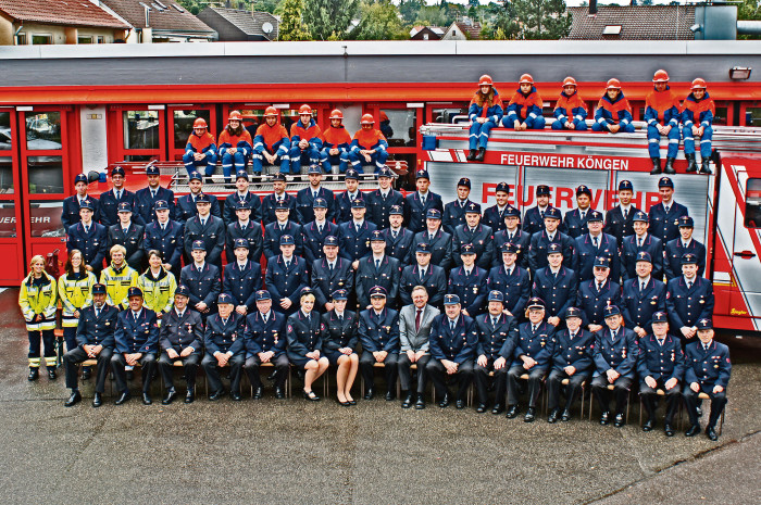 Alle Angehörigen der Freiwilligen Feuerwehr Köngen, inklusive der First Responder, der Jugend- und Altersfeuerwehr. Fotos: Fischer