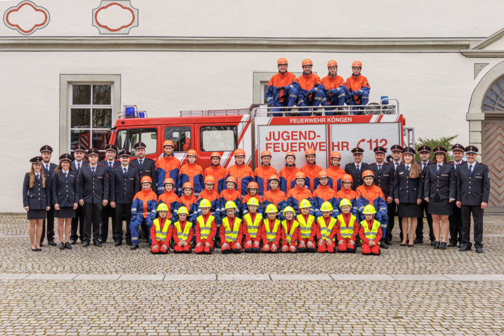 Gruppenfoto der Jugendfeuerwehr und Kinderfeuerwehr Köngen